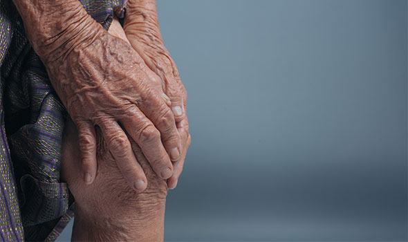 درمان زانو درد در افراد مسن