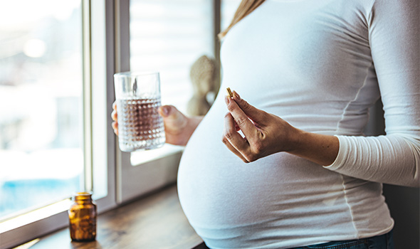 آیا خوردن اسید فولیک در بارداری ضرر دارد