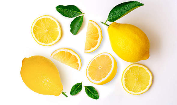 درمان چربی صورت در خانه با آب لیمو