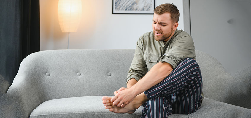علت درد کف پا در شب چیست؟