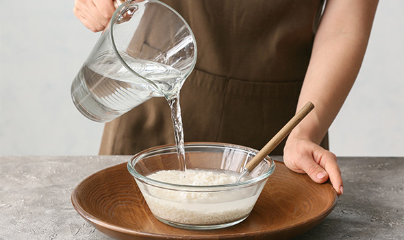 طرز تهیه استفاده از آب برنج برای پوست